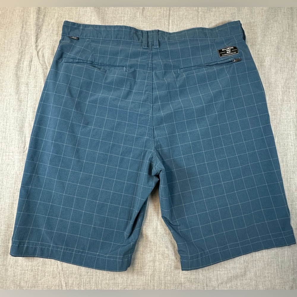 Men’s Billabong Submersible Blue Grid Pattern Shorts - Picture 2 of 11